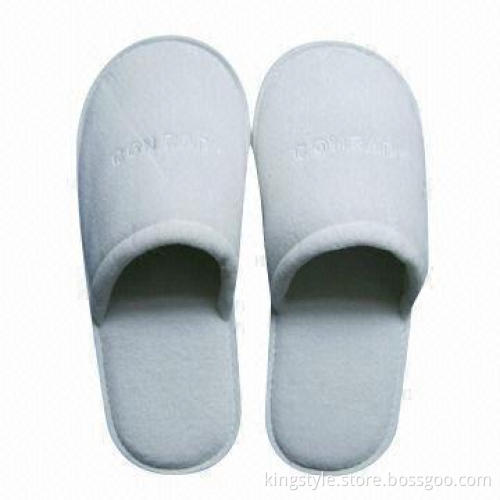 Comfortable Hotel Slippers, Customized Colors and Sizes Accepted, Different printings are Available